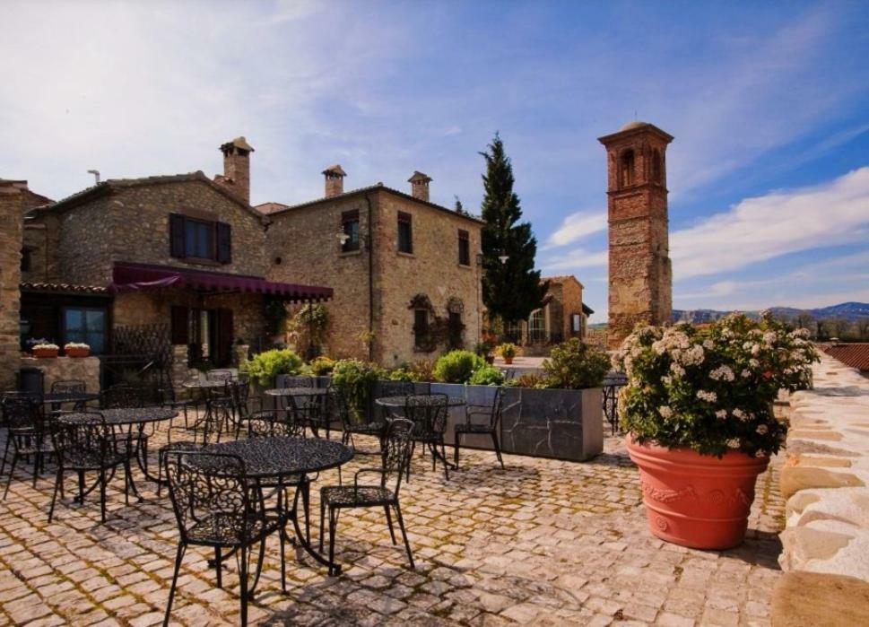 ホテルCastello Di Albereto Trarivi エクステリア 写真