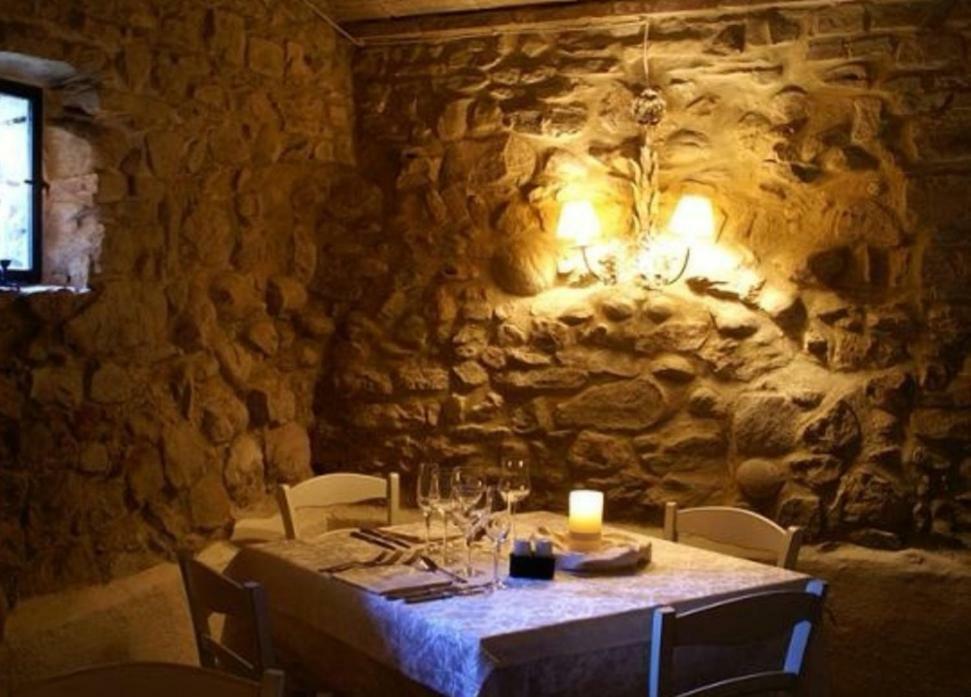 ホテルCastello Di Albereto Trarivi エクステリア 写真
