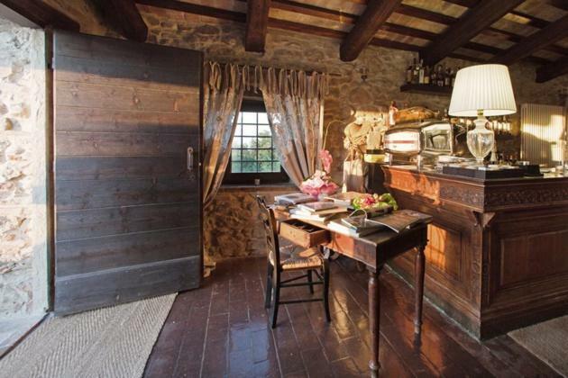 ホテルCastello Di Albereto Trarivi エクステリア 写真