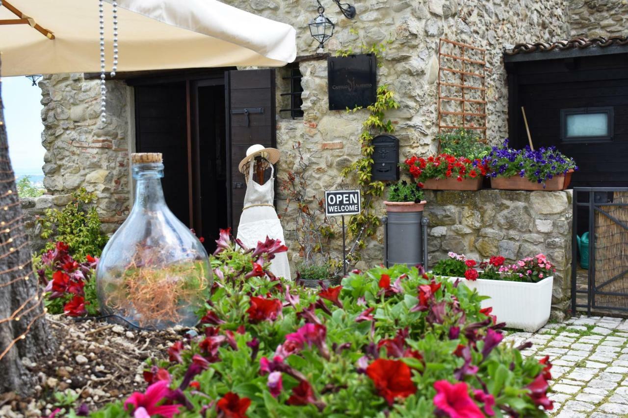 ホテルCastello Di Albereto Trarivi エクステリア 写真